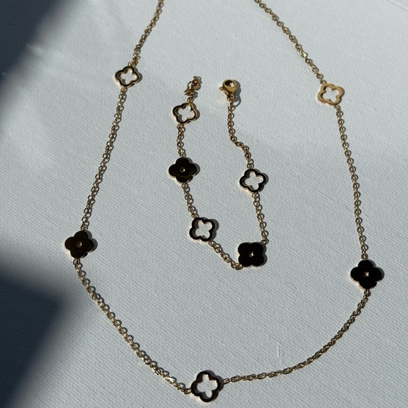 Alhambra style Necklace and earrings Set Lucky Clover
Stainless Steel - Picture 12 of 15